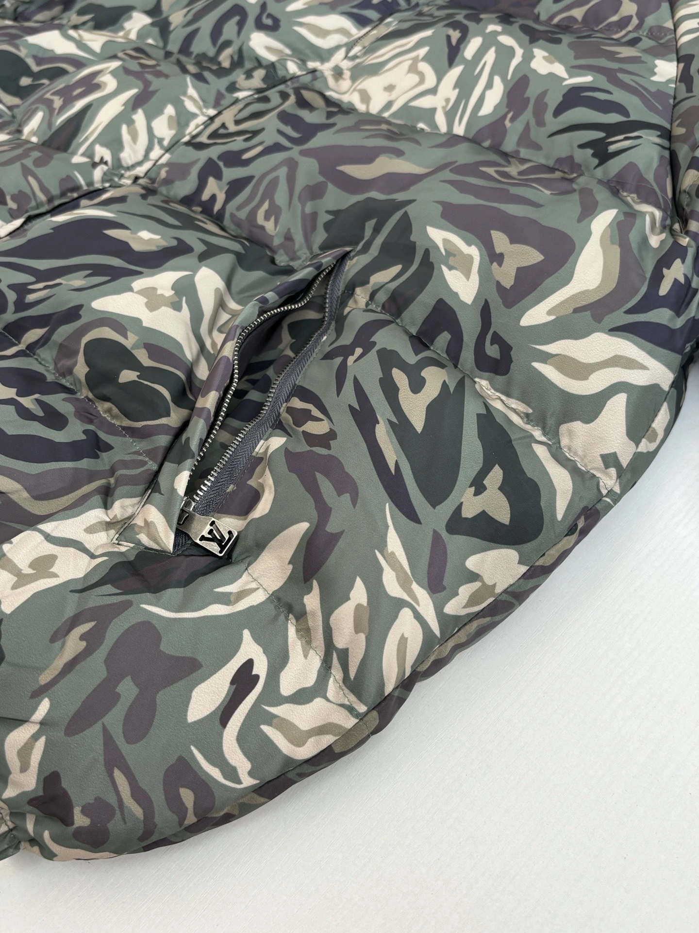 wg.luxury-- 8V reversible item: E-F431J1721